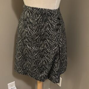 Point Zero Skirt Bucket Feature at Waist Size 4